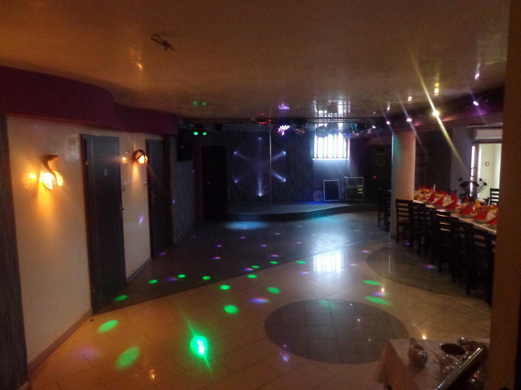 Hotel & Restauracja Euforia การ์โวลิน ภายนอก รูปภาพ